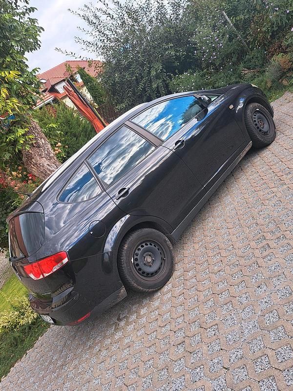 Schwarz Gebraucht 2011 Seat Altea XL Van / Kleinbus | 2.800 € - Bild 1/2