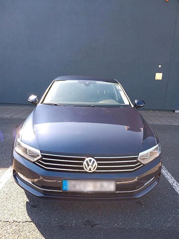 Blau Gebraucht 2015 VW Passat Limousine | 13.800 € (Guter Preis) - Bild 1/4