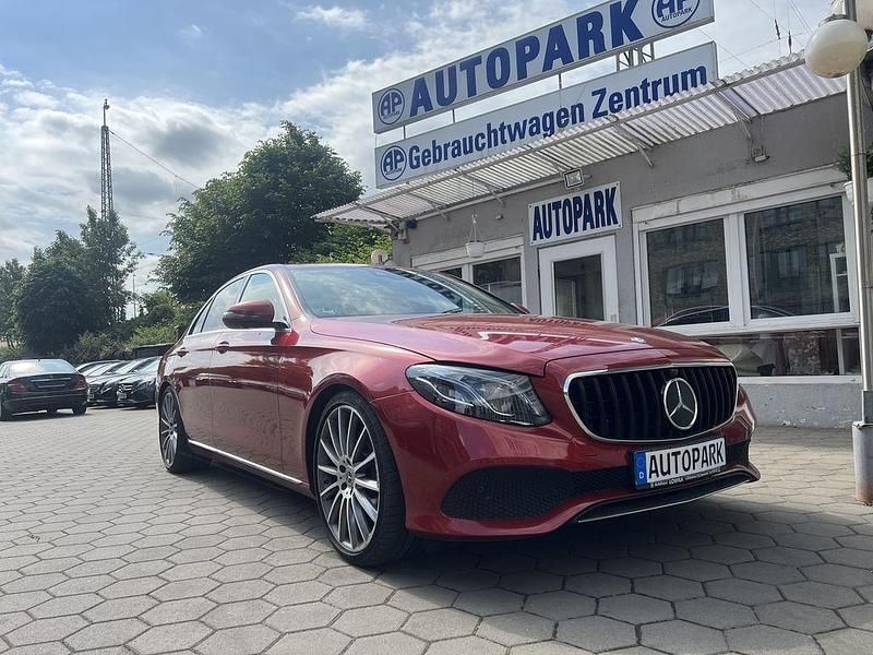 Braun Gebraucht 2016 Mercedes E220 Avantgarde Limousine | 26.500 € (Fairer Preis) - Bild 1/4