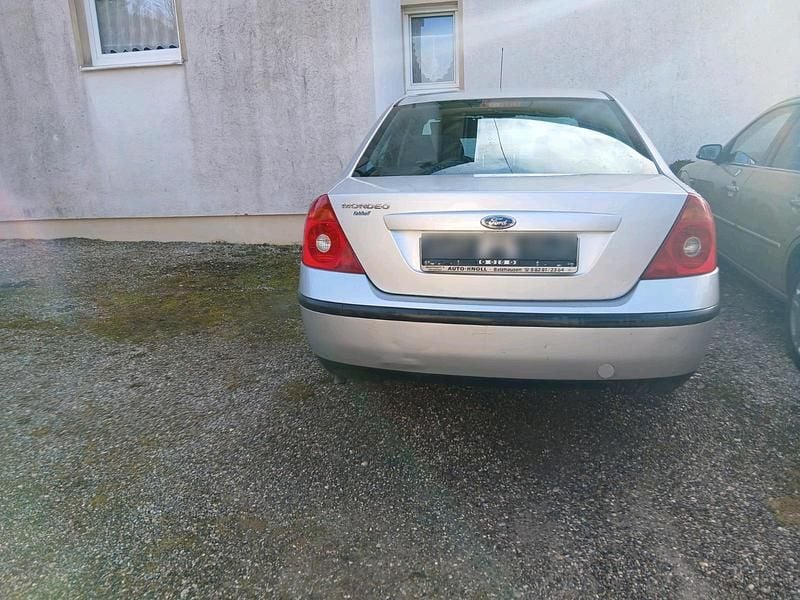Gebraucht Ford Mondeo 81 PS (59 kW) 2001 Silber Limousine