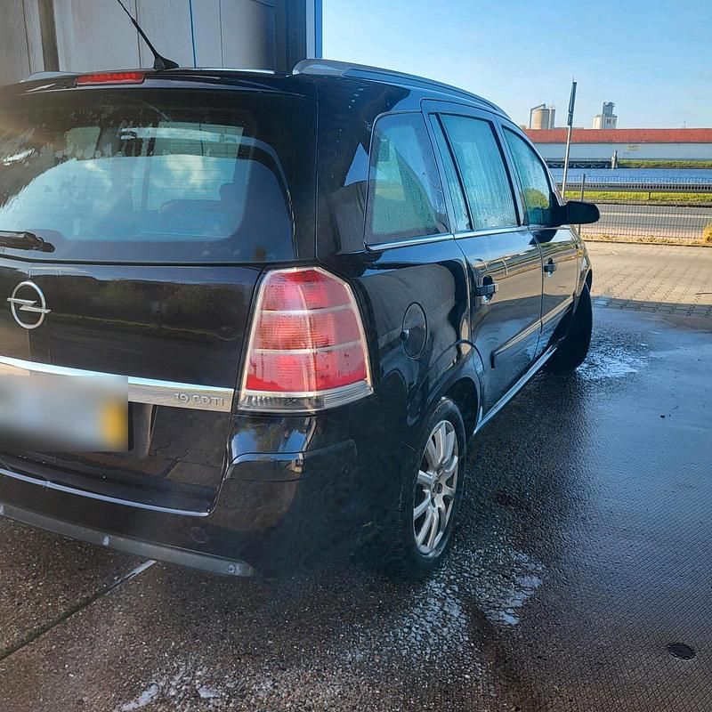 Second-hand Opel Zafira 120 CP (88 kW) 2007 Negru Monovolum