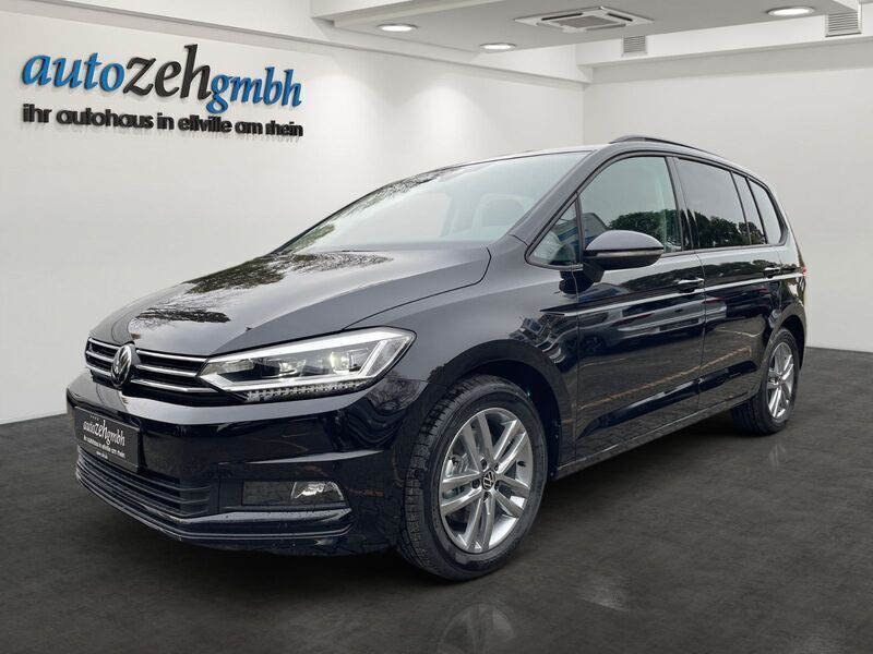 Gebraucht VW Touran Comfortline 150 PS (110 kW) 2024 Deep black perleffekt Van / Kleinbus