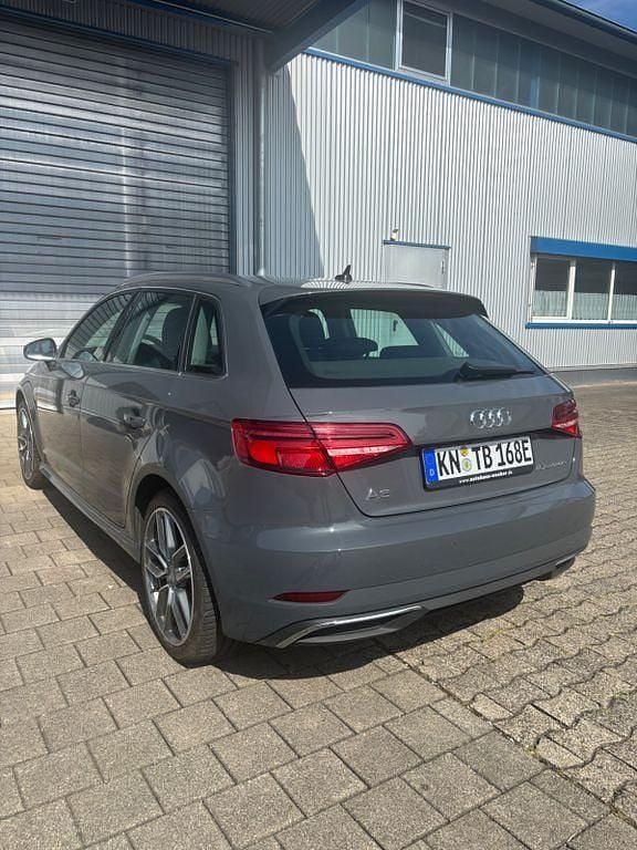 Grau Gebraucht 2020 Audi A3 Sportback e-tron Sport Limousine | 19.500 € (Guter Preis) - Bild 1/4