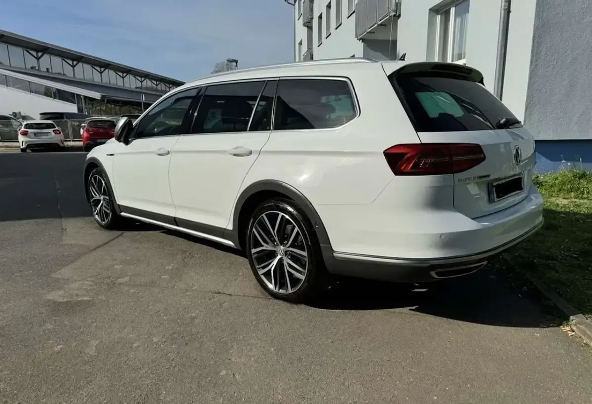 Gebraucht VW Passat 239 PS (175 kW) 2016 Weiß Kombi
