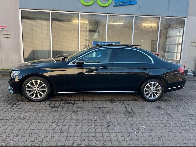 Gebraucht Mercedes E220 Avantgarde 194 PS (142 kW) 2019 Schwarz Limousine