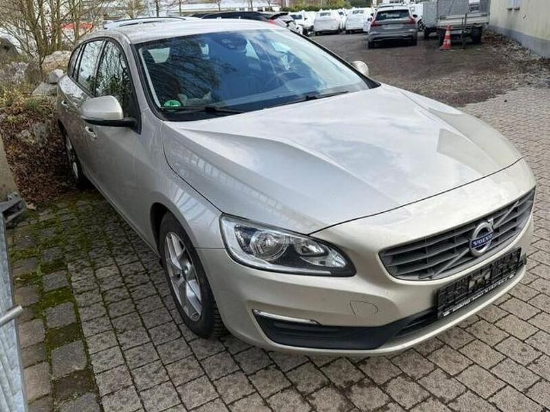 Gebraucht Volvo V60 Kinetic 190 PS (139 kW) 2016 Silber Kombi