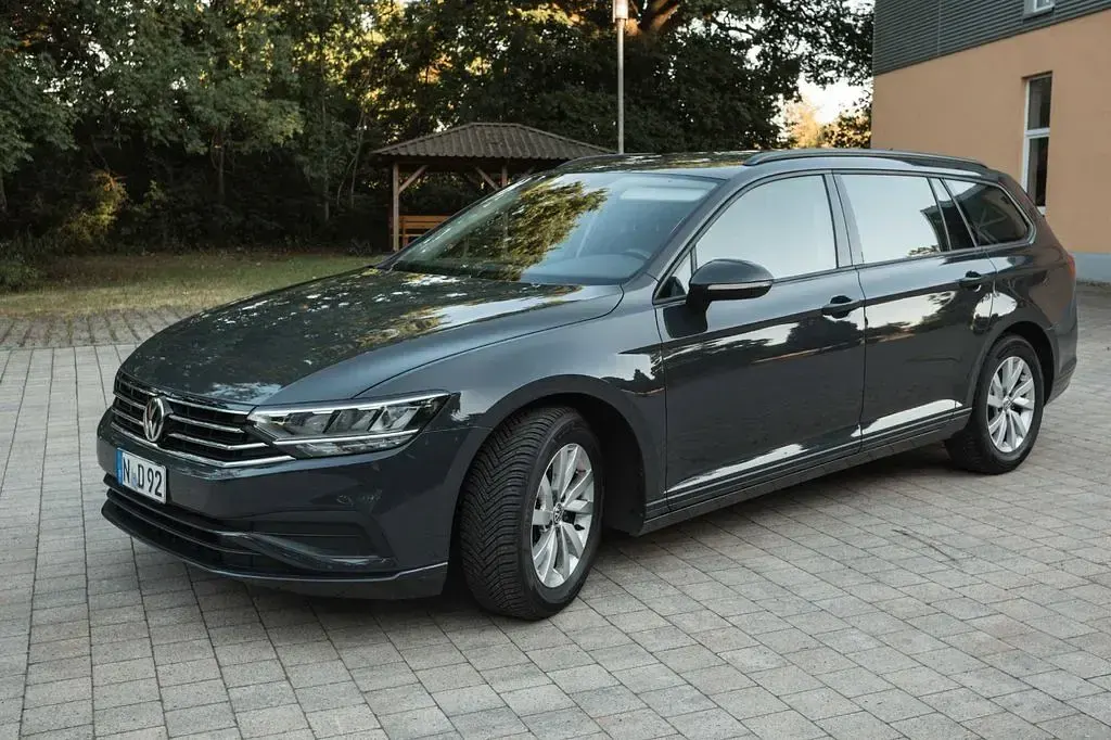 Gebraucht VW Passat 150 PS (110 kW) 2020 Grau Kombi