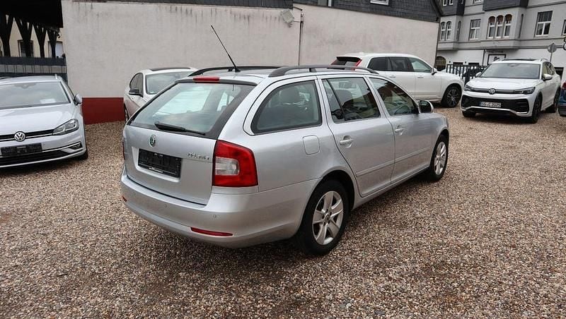 Usado Skoda Octavia Elegance 122 HP (89 kW) 2009 Prateado Carrinha