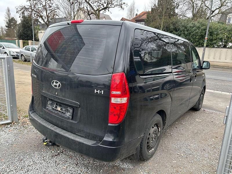 Gebraucht Hyundai H-1 Trend 136 PS (100 kW) 2016 Schwarz Van / Kleinbus