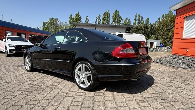 Gebraucht Mercedes CLK200 AMG 184 PS (135 kW) 2009 Schwarz metallic Coupé
