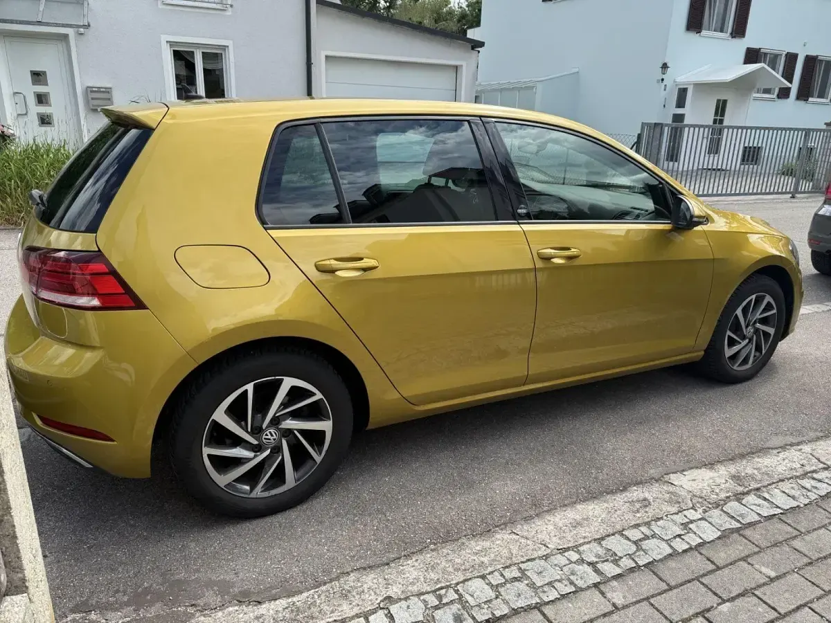 Gebraucht VW Golf VII Edition 125 PS (91 kW) 2017 Gold Kombi