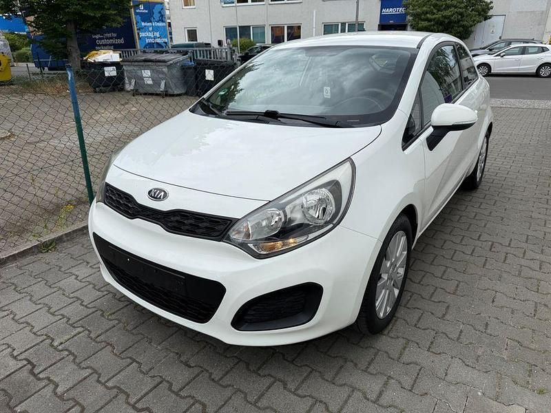 Gebraucht Kia Rio Edition 7 86 PS (63 kW) 2012 Weiß Kleinwagen