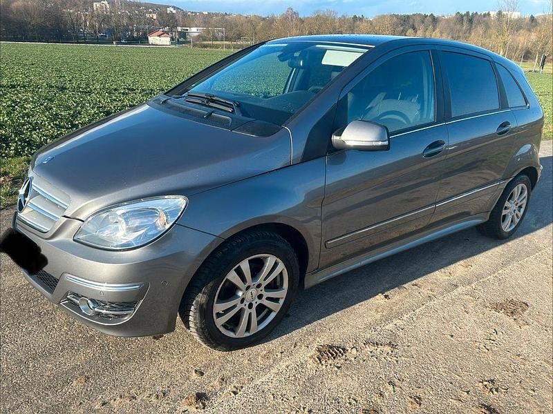 Gebraucht Mercedes B180 109 PS (80 kW) 2011 Grau Van / Kleinbus