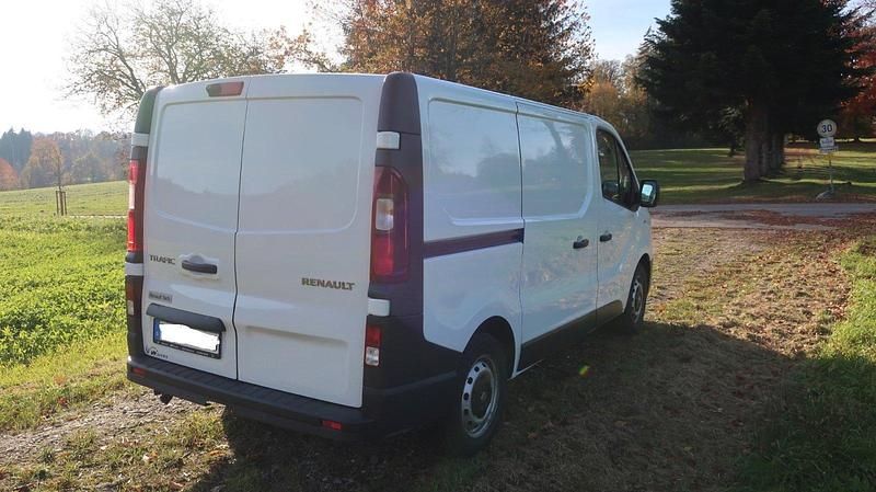 Gebraucht Renault Trafic 120 PS (88 kW) 2019 Weiß Van / Kleinbus