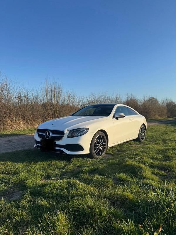 Weiß Gebraucht 2019 Mercedes E220 Coupé | 32.299 € (Superpreis) - Bild 1/4