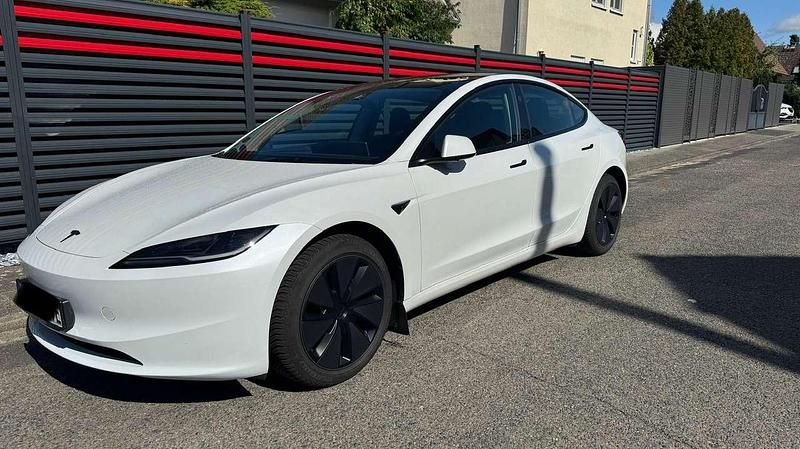 Gebraucht 2023 Tesla Model 3 Standard Range Limousine | 32.100 € (Etwas zu teuer) - Bild 1/4