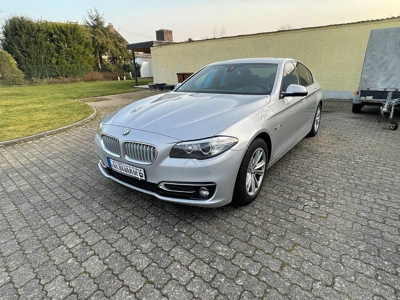 Silber Gebraucht 2014 BMW 520 Sport Line Limousine | 15.000 € (Fairer Preis) - Bild 1/4