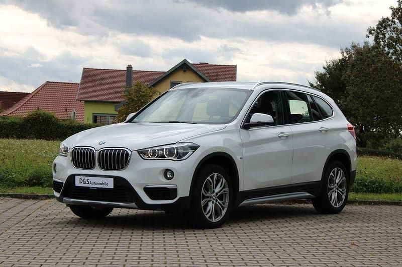 Alpinweiss iii Gebraucht 2019 BMW X1 xLine SUV | 24.420 € (Fairer Preis) - Bild 1/4