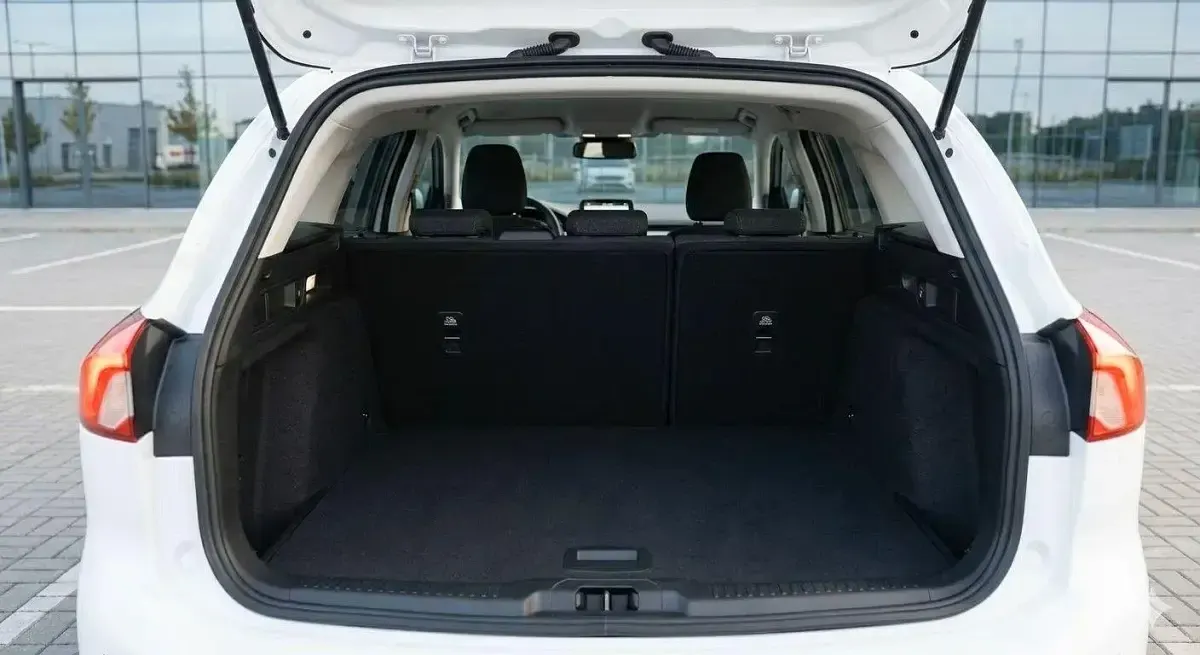 Gebraucht Ford Focus Style 120 PS (88 kW) 2023 Weiß Kombi