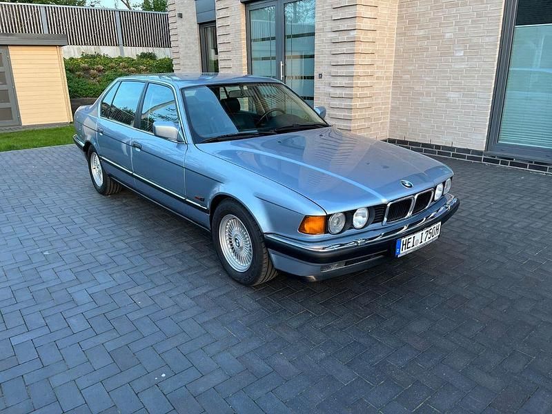 Blau Gebraucht 1990 BMW 750L Limousine | 28.000 € - Bild 1/4