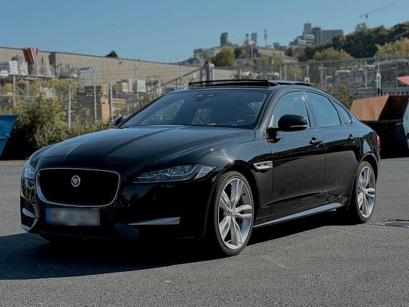 Gebraucht Jaguar XF 190 PS (139 kW) 2017 Schwarz Limousine
