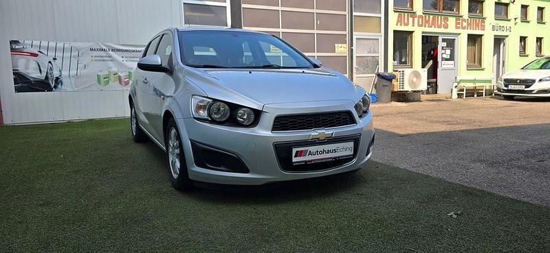 Gebraucht Chevrolet Aveo LT 101 PS (74 kW) 2012 Silber Kleinwagen