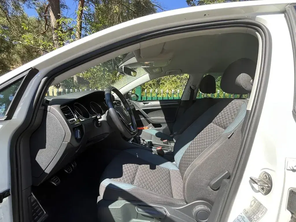 Gebraucht VW Golf VII IQ Drive 116 PS (85 kW) 2019 Weiß Limousine