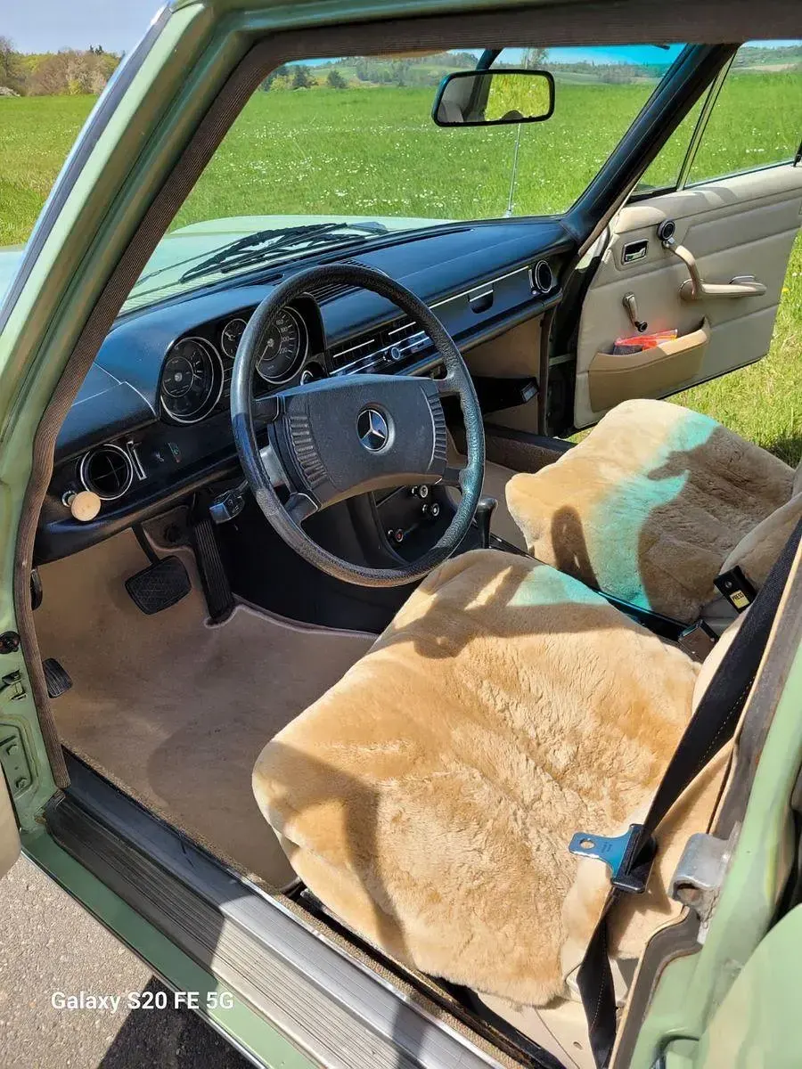 Gebraucht Mercedes W114 120 PS (88 kW) 1972 Grün Limousine