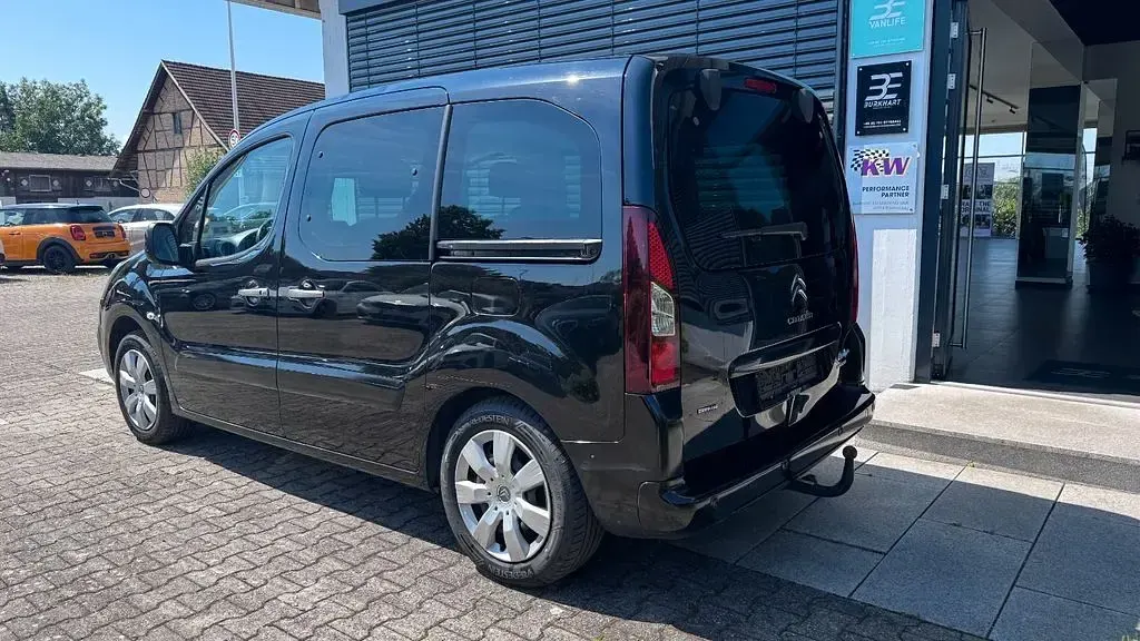 Gebraucht Citroën Berlingo SELECTION 120 PS (88 kW) 2017 Schwarz Van / Kleinbus