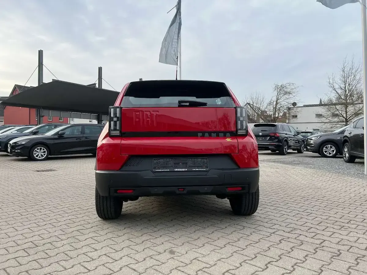 Gebraucht Fiat Grande Panda Red 83 kW (113 PS) 2025 Rot Kleinwagen