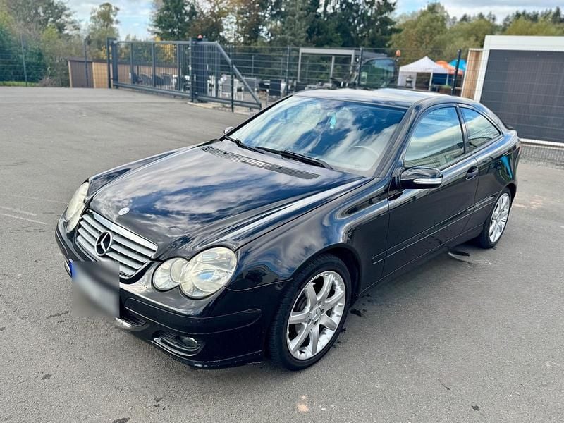 Schwarz Gebraucht 2006 Mercedes C180 Coupé | 2.750 € (Fairer Preis) - Bild 1/4