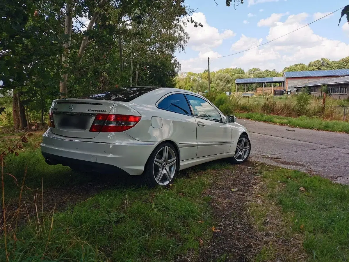 Gebraucht Mercedes CLC180 143 PS (105 kW) 2010 Weiß Coupé