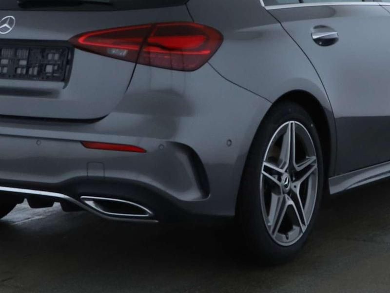 Gebraucht Mercedes A200 AMG line 163 PS (119 kW) 2024 Mountaingrau  met. Limousine