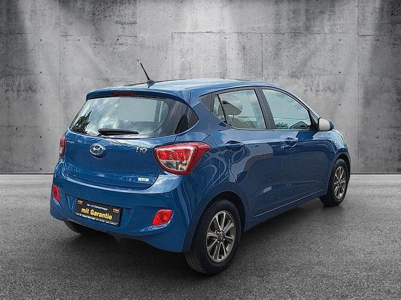 Gebraucht Hyundai i10 Intro Edition 87 PS (63 kW) 2013 Blau Kleinwagen