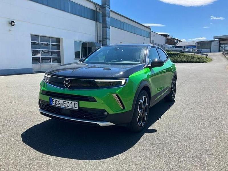 Grün Gebraucht 2024 Opel Mokka-e Ultimate SUV | 25.900 € (Teuer) - Bild 1/4
