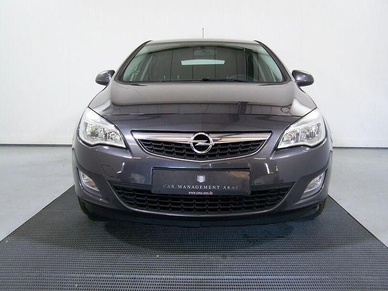 Gebraucht Opel Astra Eco 101 PS (74 kW) 2012 Grau (metallic) Limousine