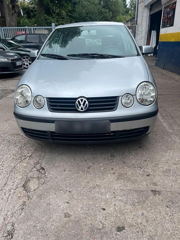 Silber Gebraucht 2003 VW Polo Limousine | 1.200 € (Guter Preis) - Bild 1/4