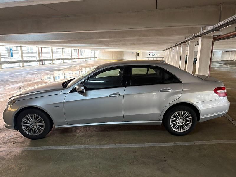 Gebraucht Mercedes E200 184 PS (135 kW) 2011 Silber Limousine