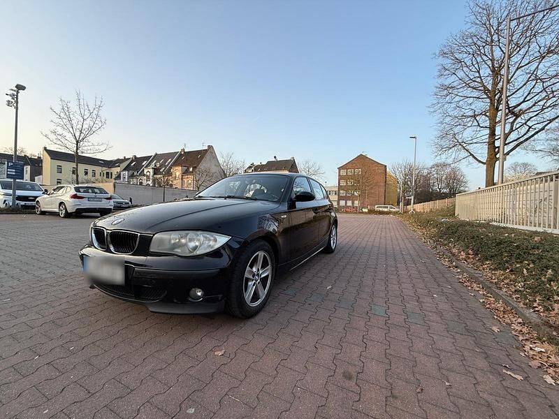 Gebraucht BMW 118 122 PS (89 kW) 2006 Schwarz Kleinwagen