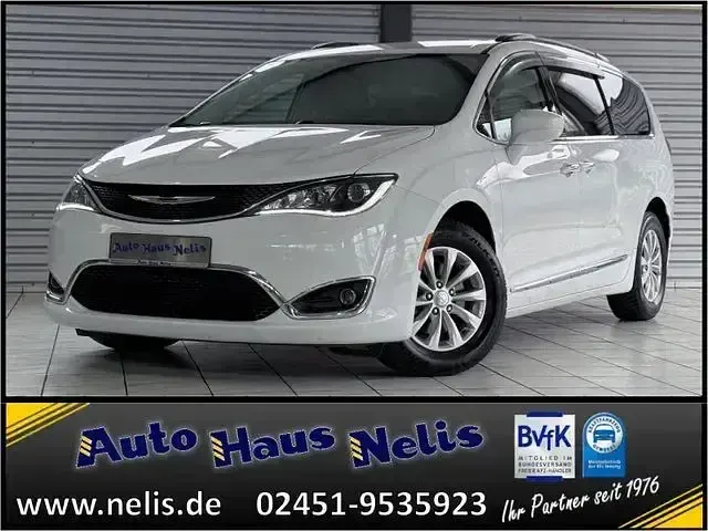 Second-hand Chrysler Pacifica 291 CP (214 kW) 2016 Alb Monovolum