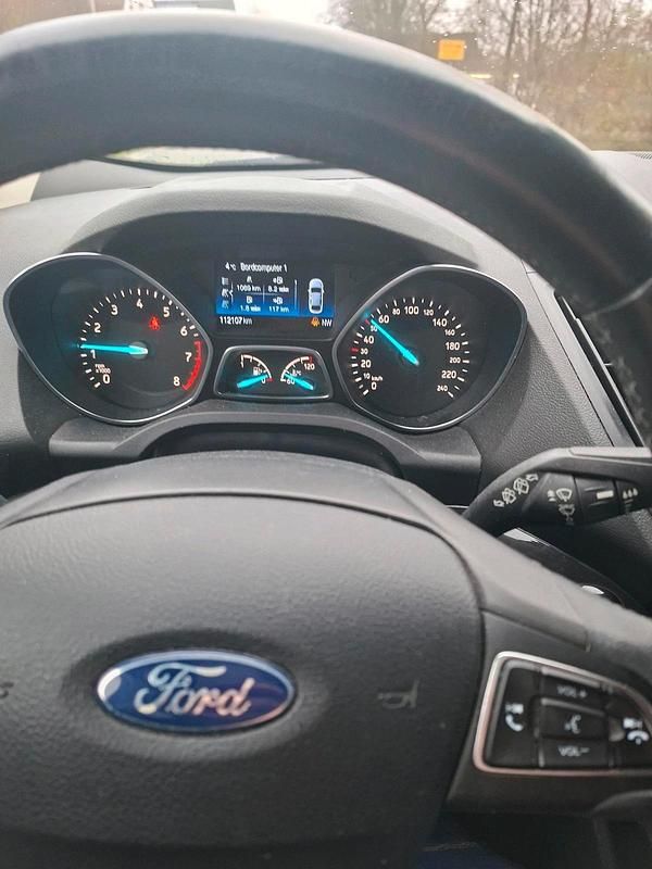 Gebraucht Ford Kuga Titanium 150 PS (110 kW) 2017 Grau SUV