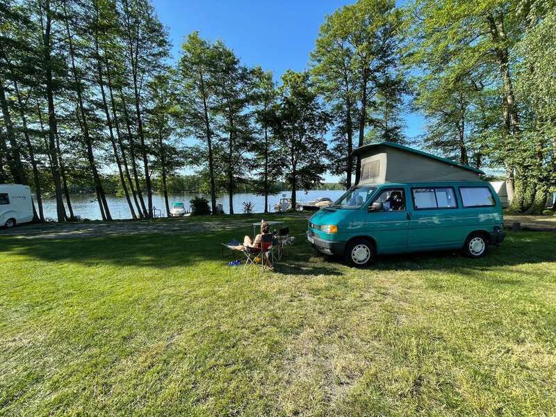 Grün Gebraucht 1991 VW T4 California Van | 15.000 € - Bild 1/4