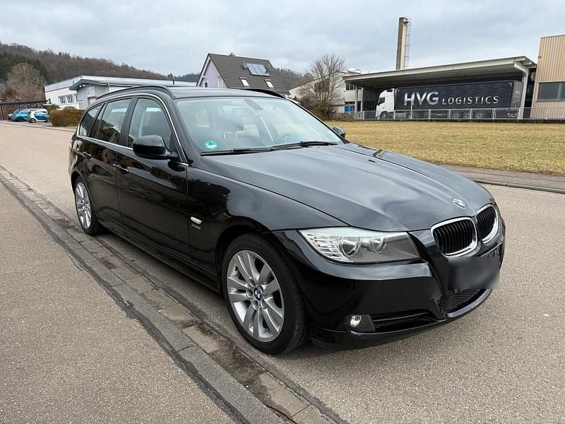 Gebraucht BMW 320 184 PS (135 kW) 2012 Schwarz Kombi