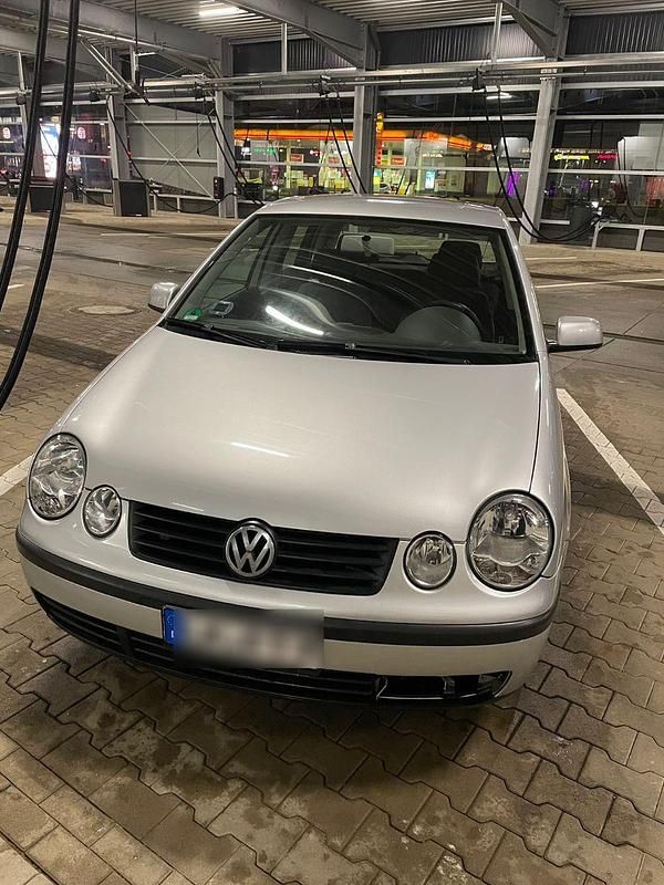 Gebraucht VW Polo 64 PS (47 kW) 2003 Silber Kleinwagen