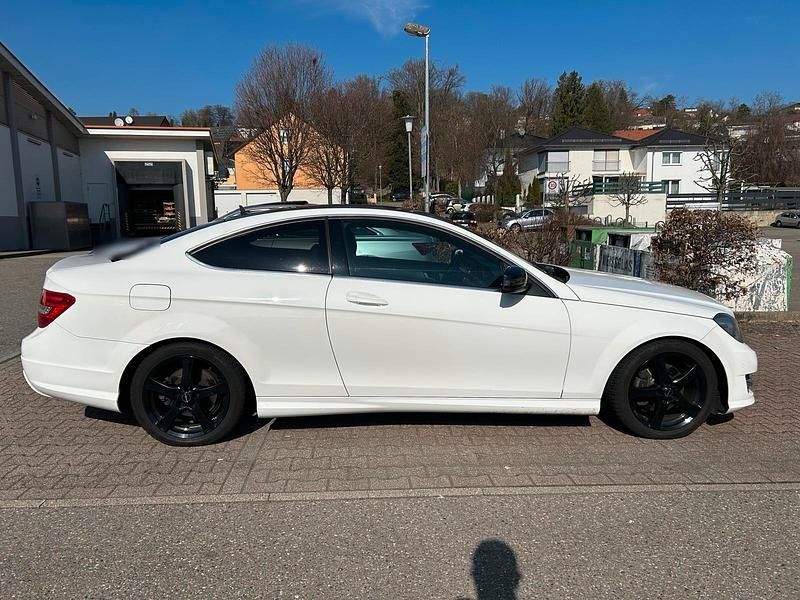 Gebraucht Mercedes C220 Sport 170 PS (125 kW) 2013 Weiß Coupé