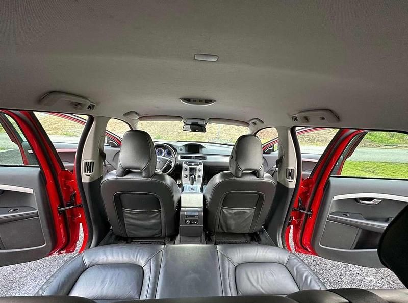 Gebraucht Volvo V70 R-Design 114 PS (83 kW) 2012 Rot Kombi