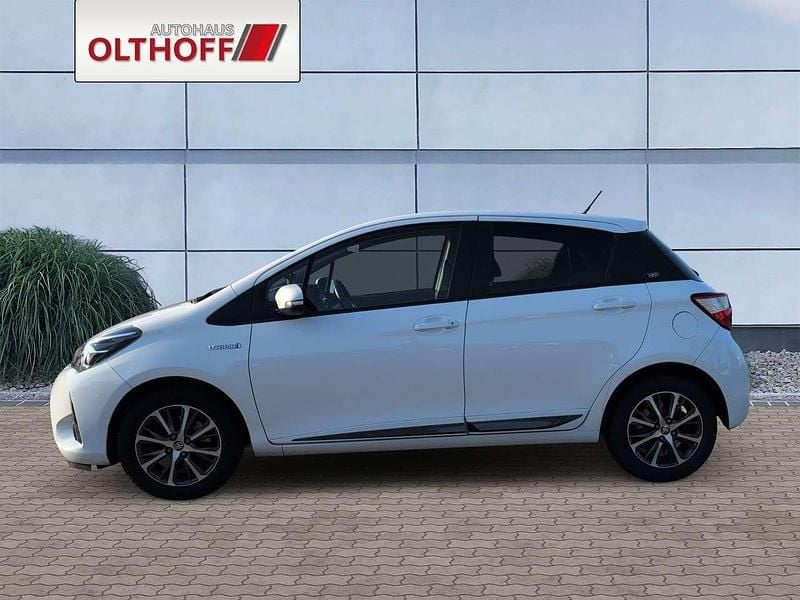 Gebraucht Toyota Yaris Hybrid Club 75 PS (55 kW) 2019 Schneeweiß Kleinwagen