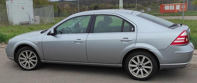 Gebraucht Ford Mondeo Ghia 145 PS (106 kW) 2007 Silber Limousine