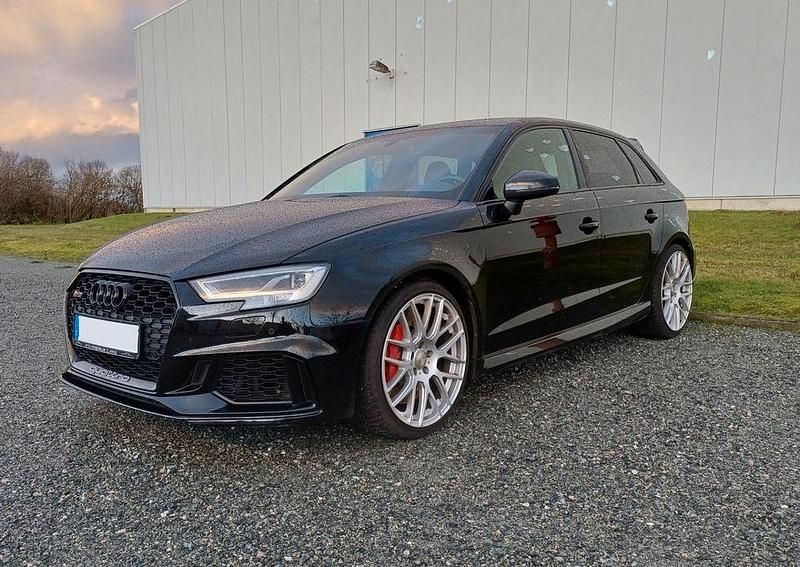 Gebraucht Audi RS3 Ambiente 400 PS (294 kW) 2018 Schwarz Limousine