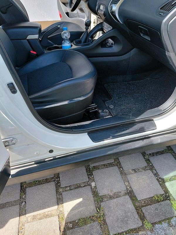 Gebraucht Hyundai ix35 136 PS (100 kW) 2012 Weiß SUV